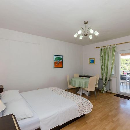 Apartments Jakov Jelsa  Exterior photo