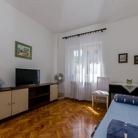 Apartments Jakov Jelsa  Exterior photo