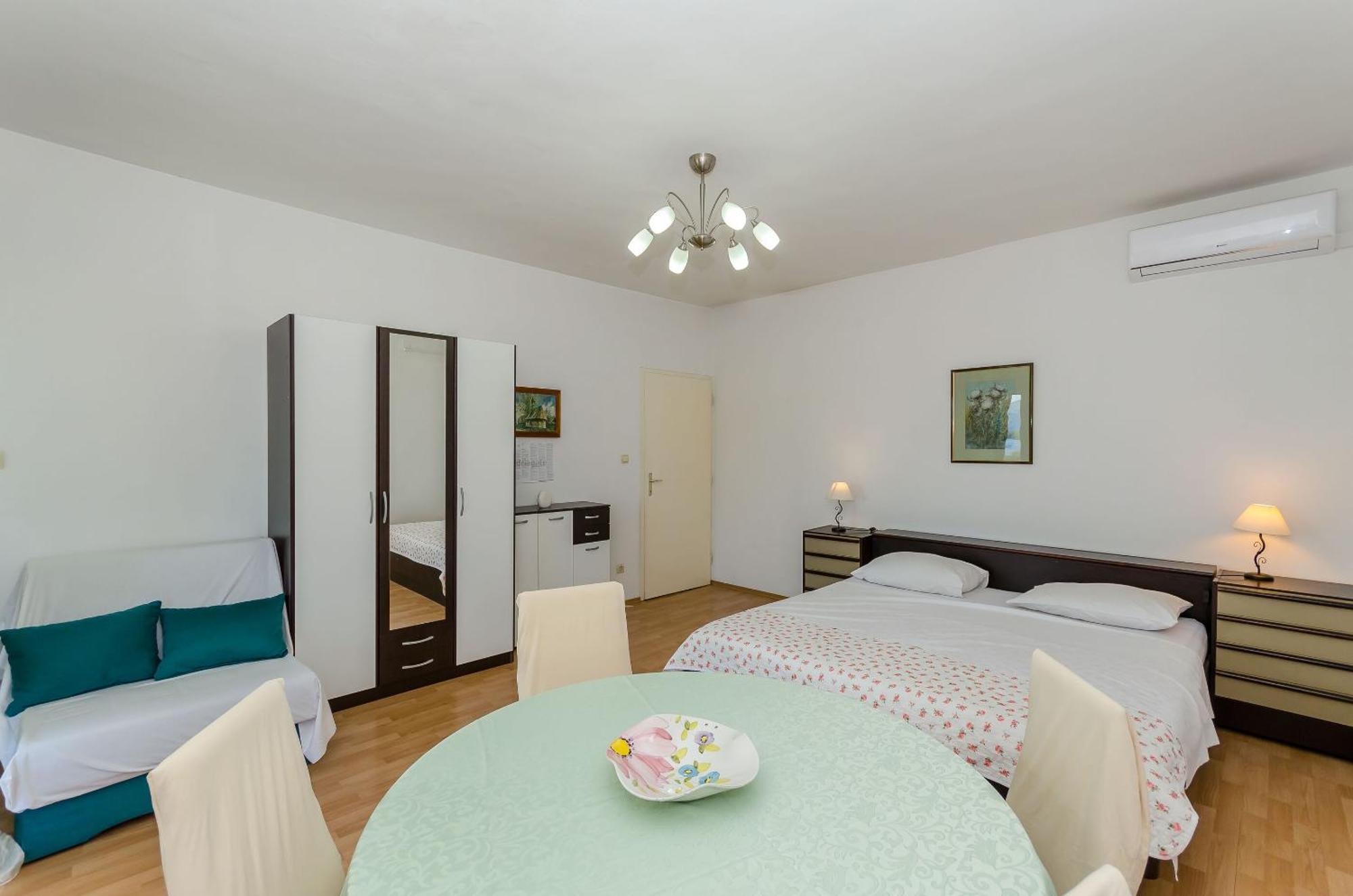 Apartments Jakov Jelsa  Exterior photo